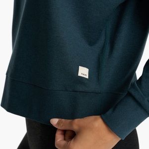 Vuori BNWT- long sleeve halo crew - bery! heather DREAMKNIT - extra small
